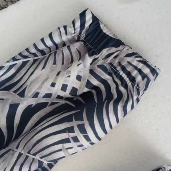 Pullover Windbreaker - Picture 5 of 9